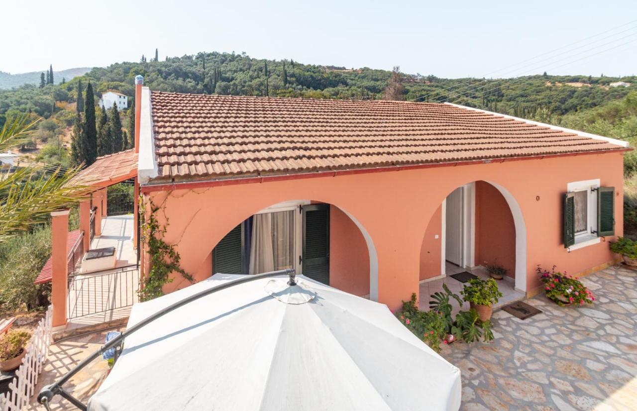 Ilia'S Holiday Home Peritheia Exterior photo